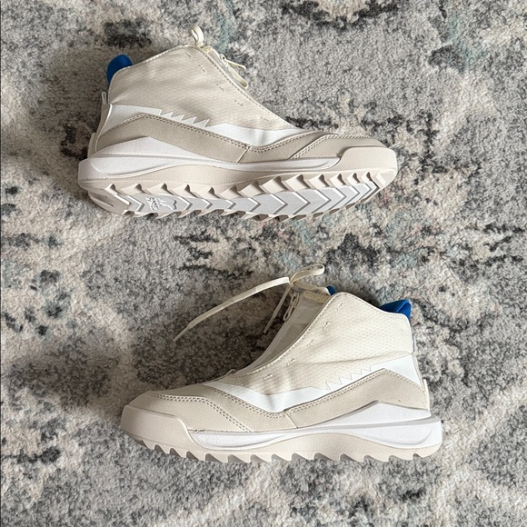 Sorel Women's ONA 718 Mid Sneaker shoe in the "Chalk, Hyper Blue" colorway - Picture 3 of 11